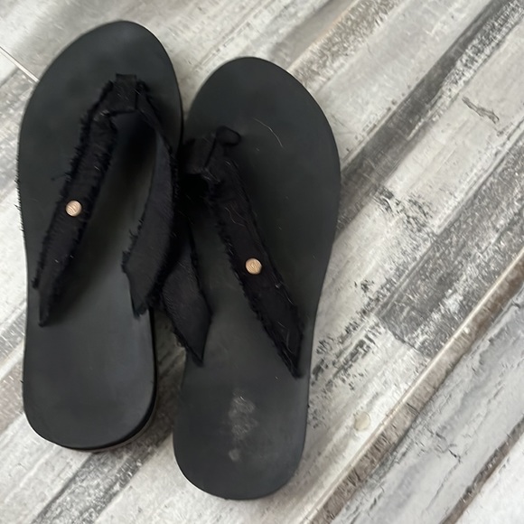 Vionic flip flops - Picture 2 of 5